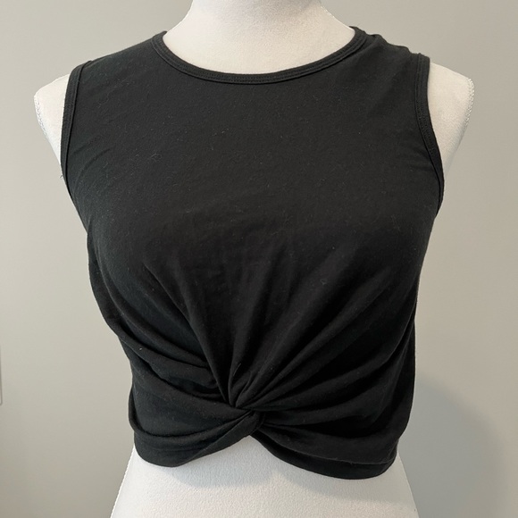 Aritzia workout crop top. - Picture 1 of 3